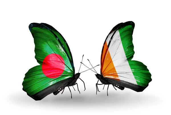 Mariposas con banderas de Bangladesh y Costa de Marfil en alas — Foto de Stock