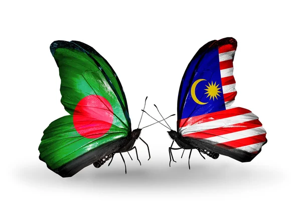 Farfalle con bandiere Bangladesh e Malesia sulle ali — Foto Stock