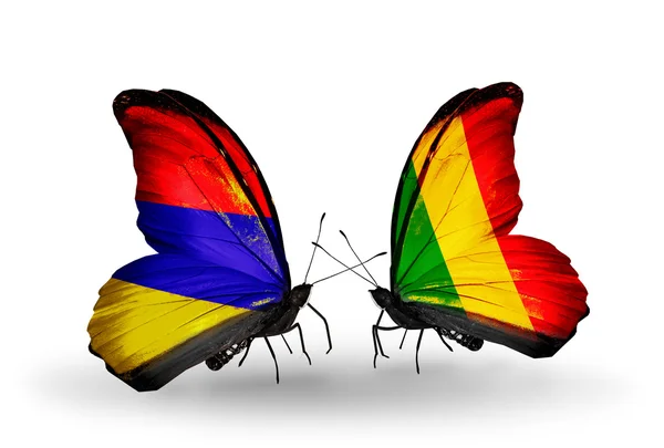 Mariposas con banderas de Armenia y Malí en alas — Foto de Stock