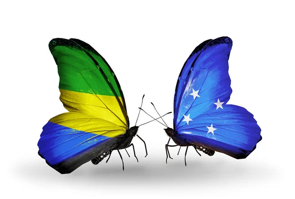 Farfalle con bandiere Gabon e Micronesia sulle ali — Foto Stock