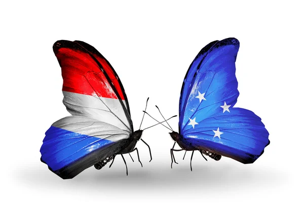 Mariposas con banderas de Luxemburgo y Micronesia en alas — Foto de Stock