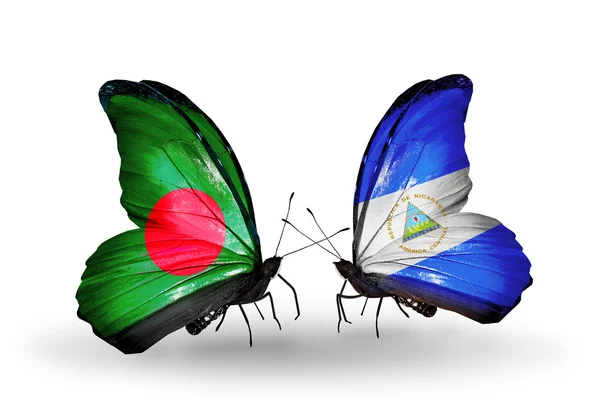 Kelebek kanatları üzerinde Bangladeş ve Nikaragua bayrağı ile — Stok fotoğraf