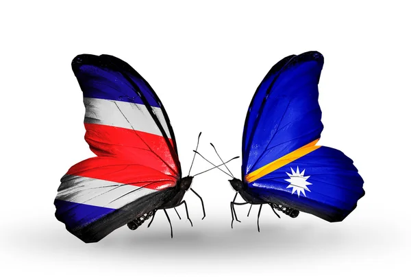 Mariposas con banderas de Costa Rica y Nauru en alas — Foto de Stock