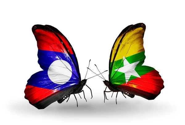 Бабочки с флагами Лаоса и Мьянмы на крыльях — стоковое фото
