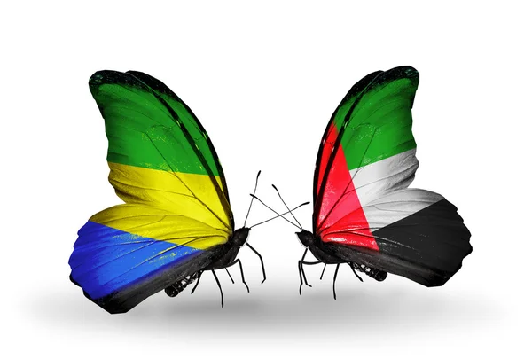 Mariposas con Gabón y banderas de los Emiratos Árabes Unidos en alas — Foto de Stock