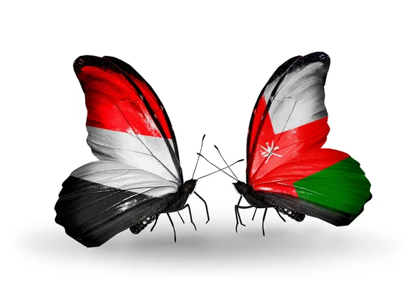 Бабочки с йеменскими и оманскими флагами на крыльях — стоковое фото