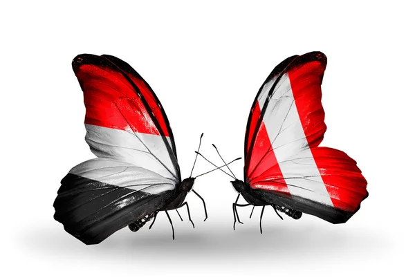 Mariposas con banderas de Yemen y Perú en alas — Foto de Stock