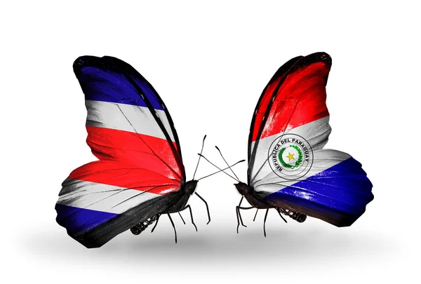 Mariposas con banderas de Costa Rica y Paraguay en alas — Foto de Stock