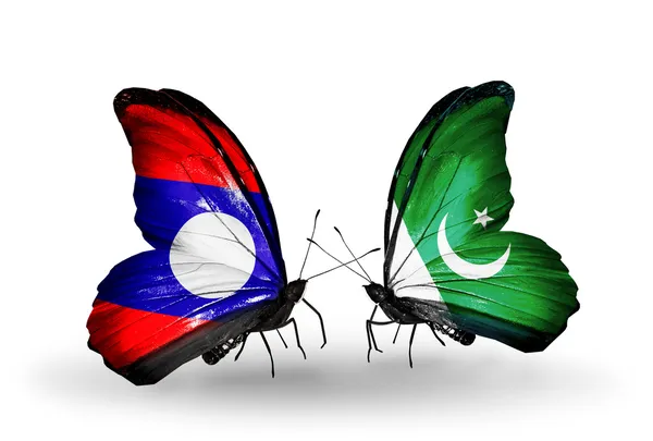 Fjärilar med laos och pakistan flaggor på vingar — Stockfoto