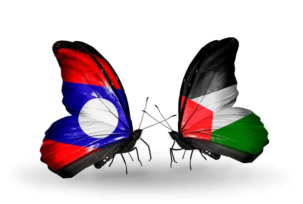 与老挝和巴勒斯坦的国旗在翅膀上的蝴蝶 — 图库照片