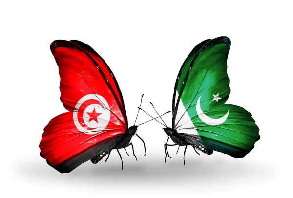 Farfalle con bandiere Tunisia e Pakistan sulle ali — Foto Stock