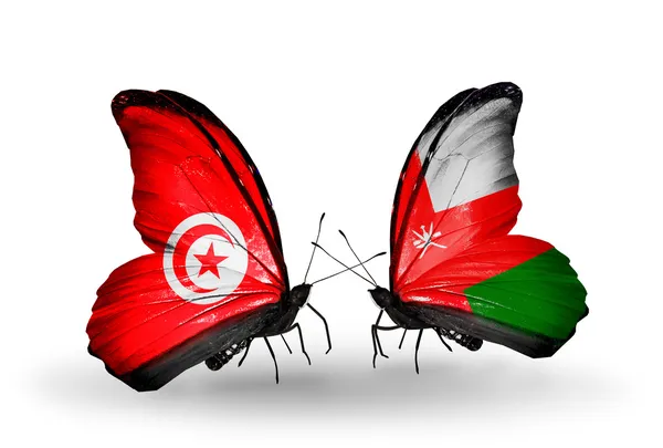 Kelebek kanatları üzerinde Tunus ve Umman bayrağı ile — Stok fotoğraf