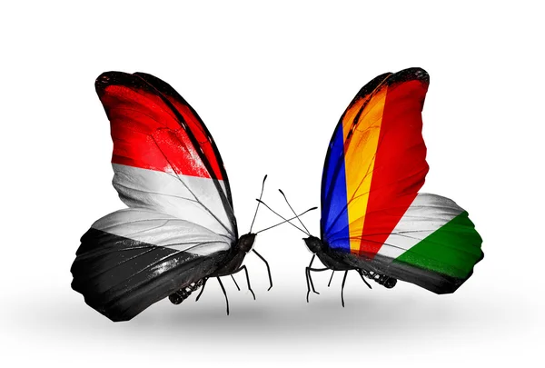 Papillons avec des drapeaux du Yémen et des Seychelles sur les ailes — Photo