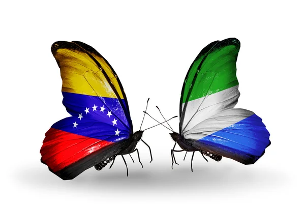 蝴蝶翅膀上的委内瑞拉和塞拉利昂标志 — 图库照片