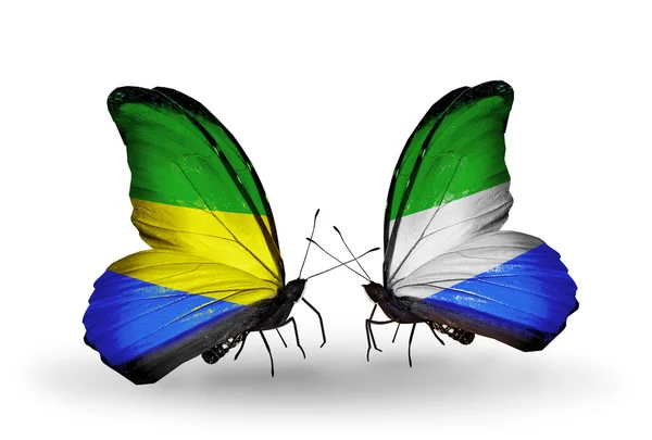 Fluturi cu steaguri Gabon și Sierra Leone pe aripi — Fotografie, imagine de stoc