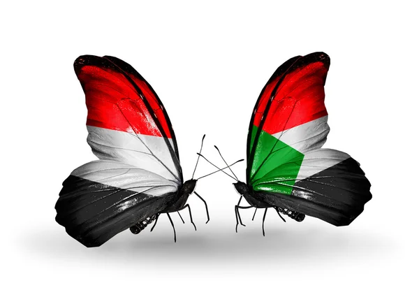 蝶翼にイエメンとスーダンの旗 — ストック写真