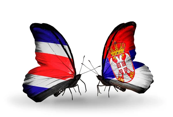 Kosta Rika ve Sırbistan bayrağı kanatlar üzerinde kelebekler — Stok fotoğraf