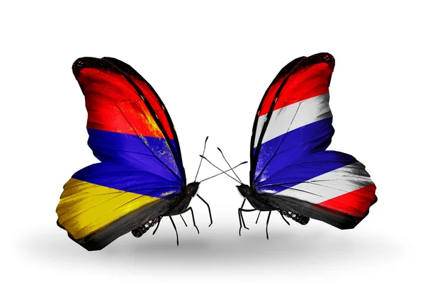 Kelebekler kanat Ermenistan ve Tayland bayrakları ile — Stok fotoğraf
