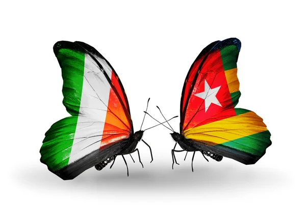 Borboletas com bandeiras da Irlanda e do Togo em asas — Fotografia de Stock