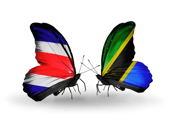 Mariposas con banderas de Costa Rica y Tanzania en alas — Foto de Stock