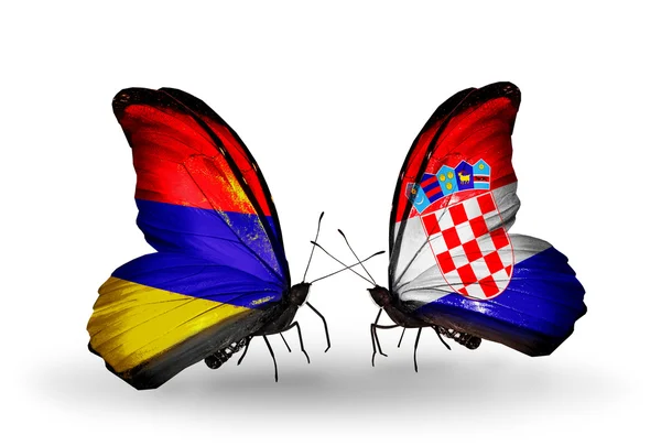 翼の上のアルメニアとクロアチア フラグと蝶 — ストック写真