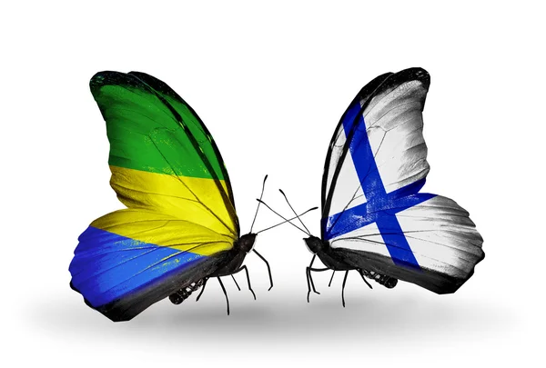 Papillons avec drapeaux Gabon et Finlande sur les ailes — Photo