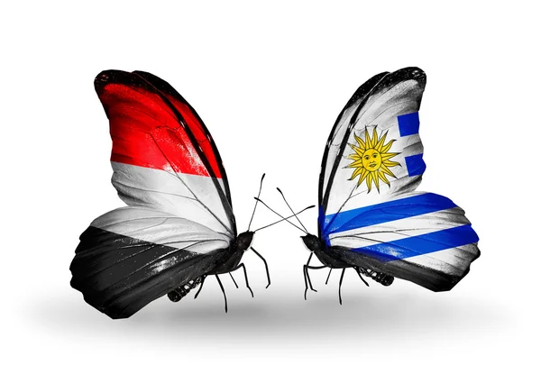 Borboletas com bandeiras do Iêmen e Uruguai em asas — Fotografia de Stock