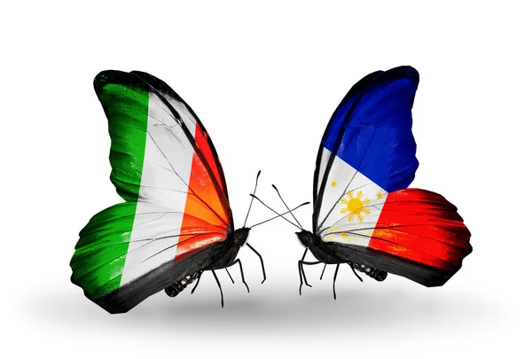 Papillons avec des drapeaux d'Irlande et des Philippines sur les ailes — Photo