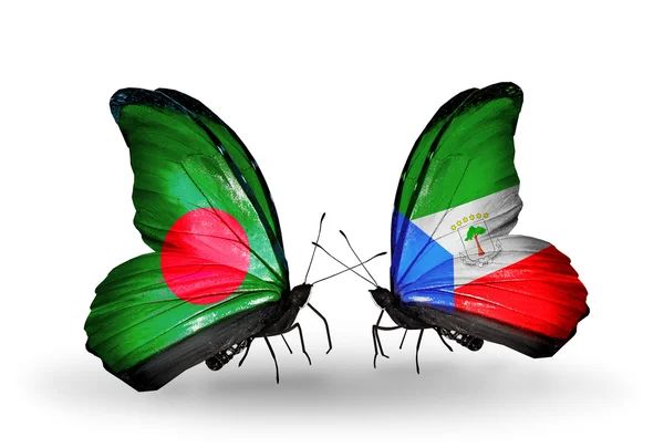 Mariposas con banderas de Bangladesh y Guinea Ecuatorial en alas — Foto de Stock