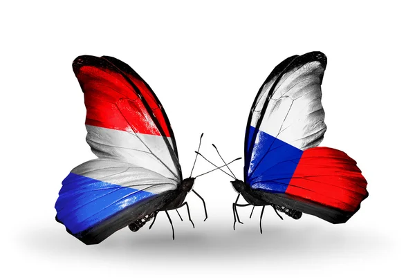 蝴蝶翅膀上的卢森堡和捷克标志 — 图库照片