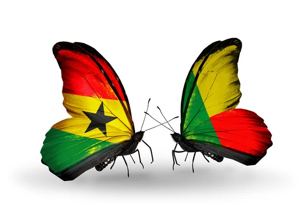Schmetterlinge mit Ghana- und Benin-Fahnen auf Flügeln — Stockfoto