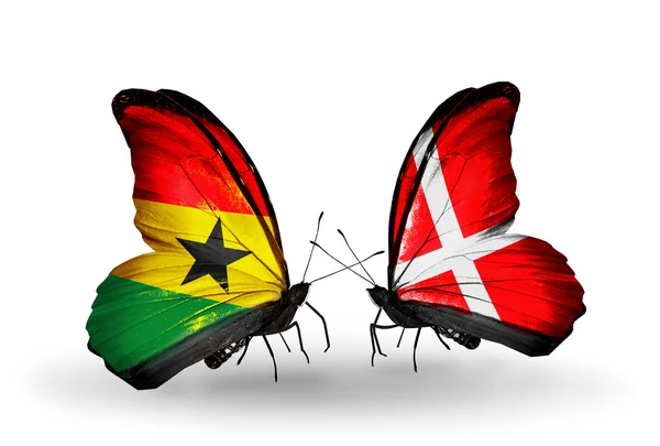 Бабочки с флагами Ганы и Дании на крыльях — стоковое фото