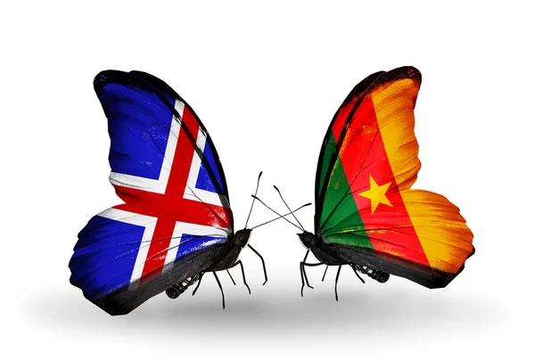 Papillons avec drapeaux d'Islande et du Cameroun sur les ailes — Photo