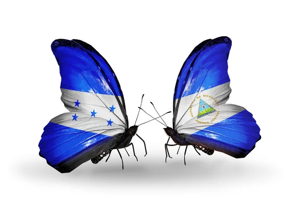 翼のホンジュラスとニカラグアのフラグと蝶 — ストック写真