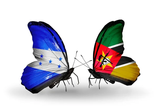Kelebek kanatları üzerinde honduras ve Mozambik bayraklı — Stok fotoğraf