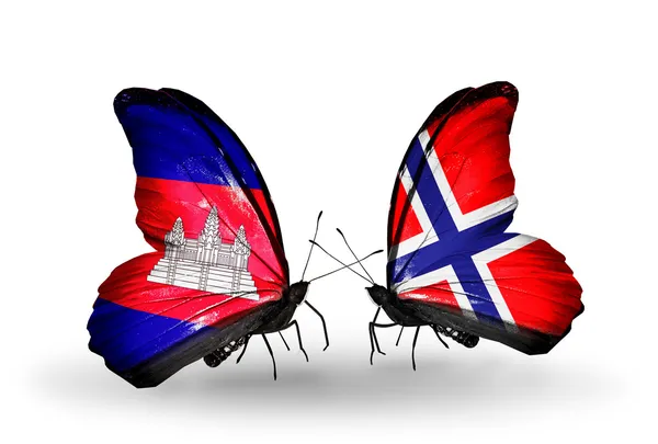 Farfalle con bandiere Cambogia e Norvegia sulle ali — Foto Stock