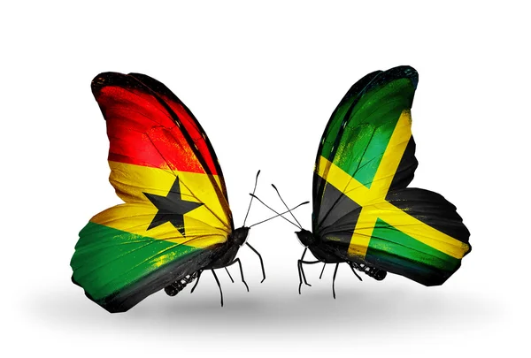 Vlinders met ghana en jamaica vlaggen op vleugels — Stockfoto