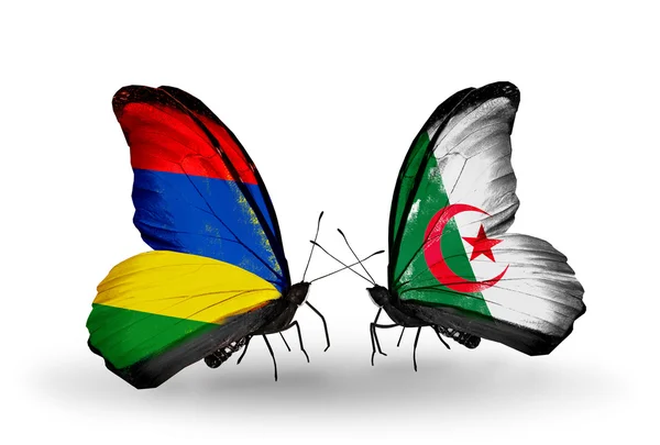 蝴蝶与毛里求斯和阿尔及利亚国旗 — 图库照片