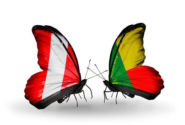 Mariposas con banderas de Perú y Benín — Foto de Stock
