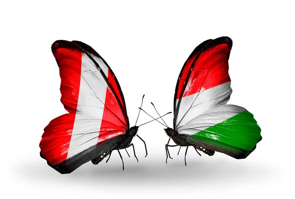 Butterflies with  Peru and Hungary flags — Stock Photo, Image