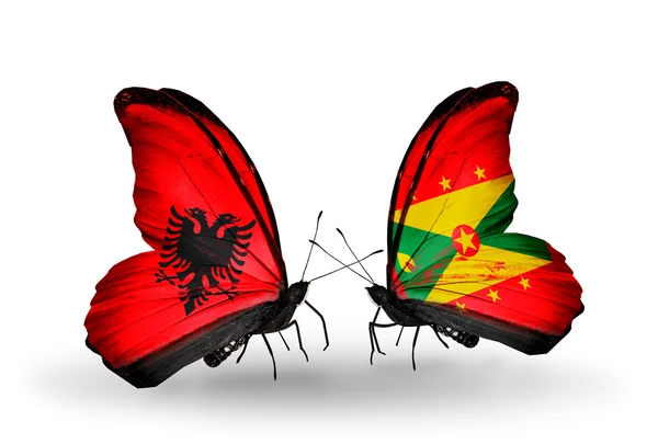 Arnavutluk ve grenada bayrağı ile kelebekler — Stok fotoğraf