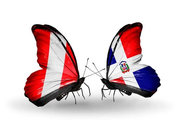 Mariposas con banderas de Perú y Dominicana — Foto de Stock