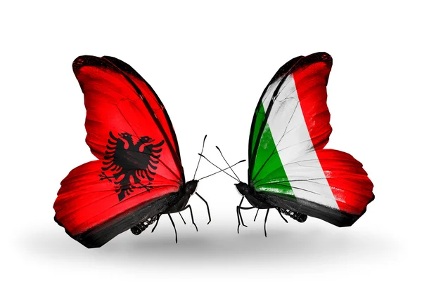 Mariposas con banderas de Albania e Italia —  Fotos de Stock