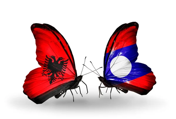 Arnavutluk ve laos bayrağı ile kelebekler — Stok fotoğraf
