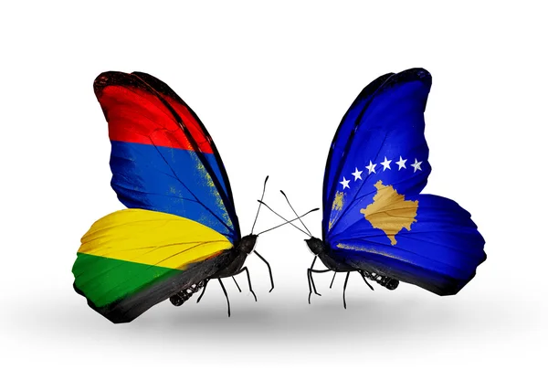 Бабочки с флагами Маврикия и Косово — стоковое фото