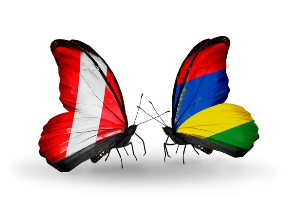 Butterflies with Peru and Mauritius flags — Stock Photo, Image