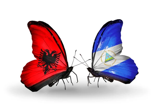 Mariposas con banderas de Albania y Nicaragua —  Fotos de Stock