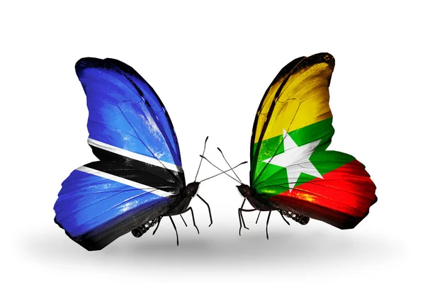 Farfalle con bandiere Botswana e Myanmar — Foto Stock