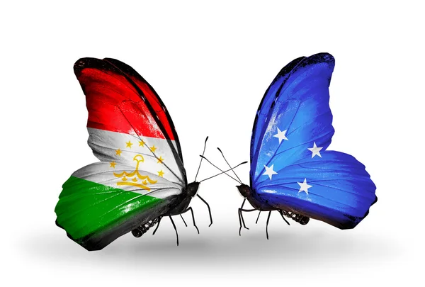 Mariposas con banderas de Tayikistán y Micronesia — Foto de Stock