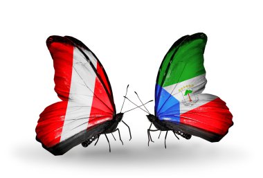 peru ve Ekvator Ginesi bayrakları taşıyan kelebekler